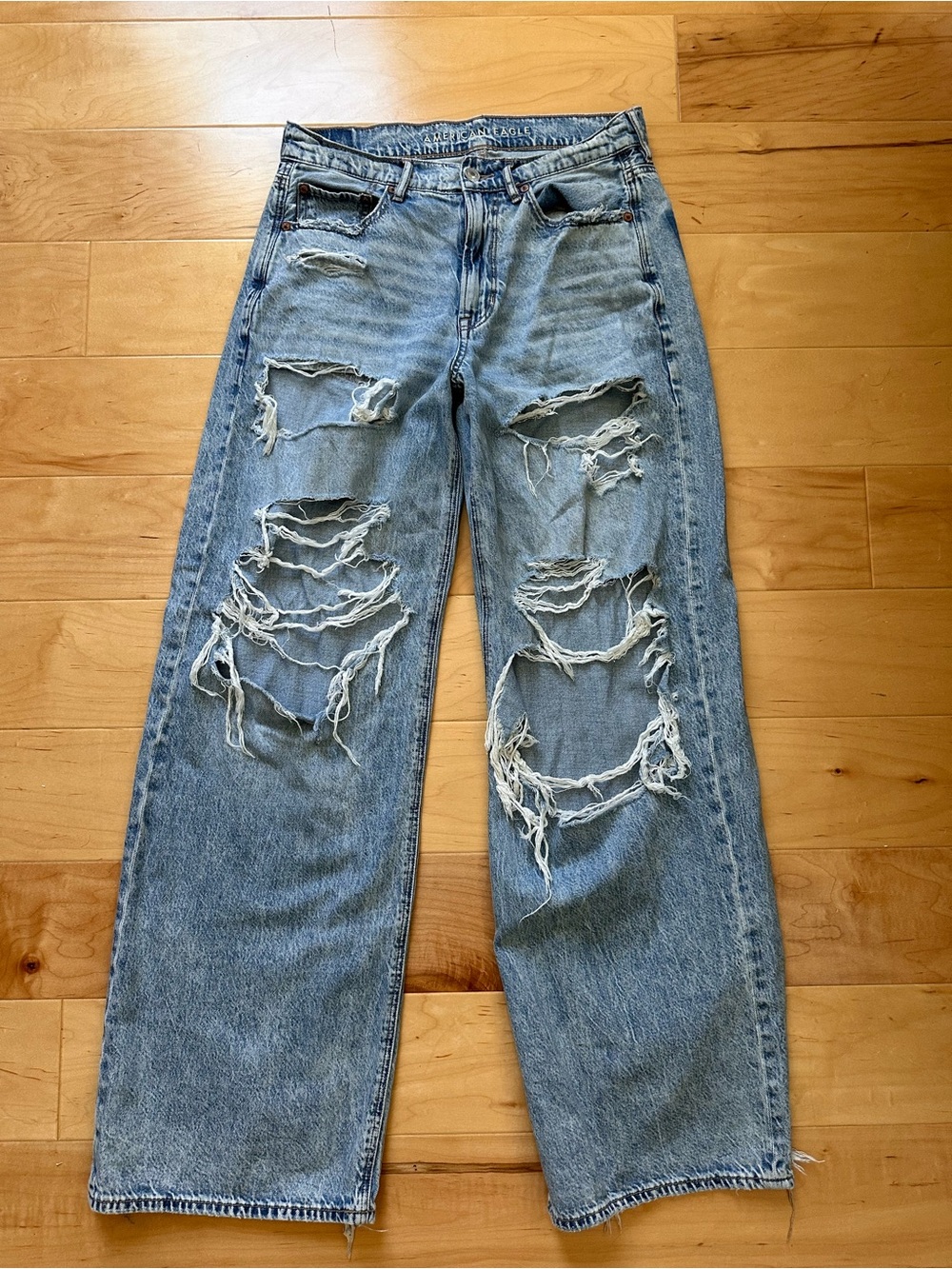 American Eagle Size 6 - High-Waisted Ripped Wide-Leg Jeans